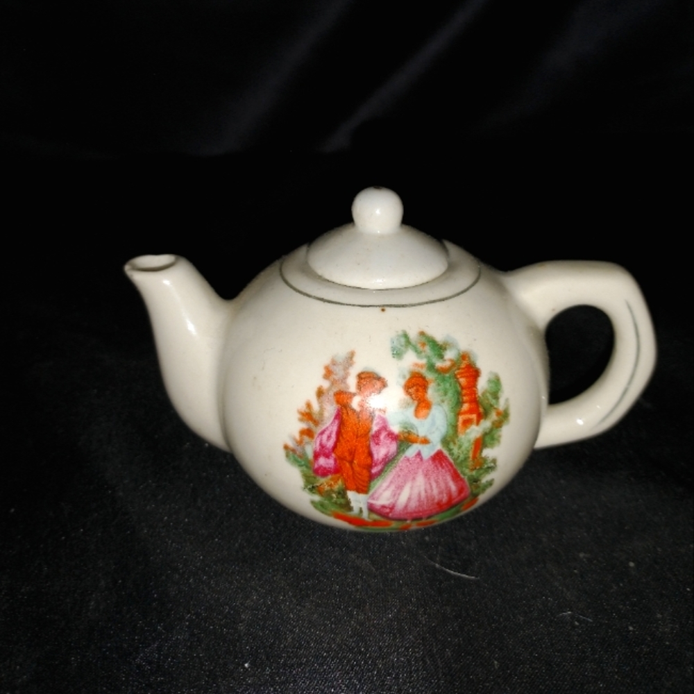 Mini tea kettle so cute!